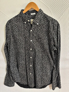 American Eagle Outfitters Geometric Button Down in Black & White Size Medium